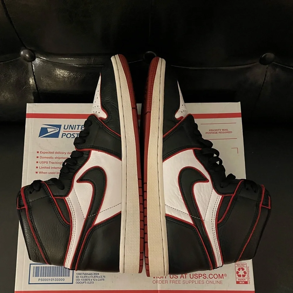 Air Jordan 1 High OG “Bloodline” Sz 10.5 Men’s‎